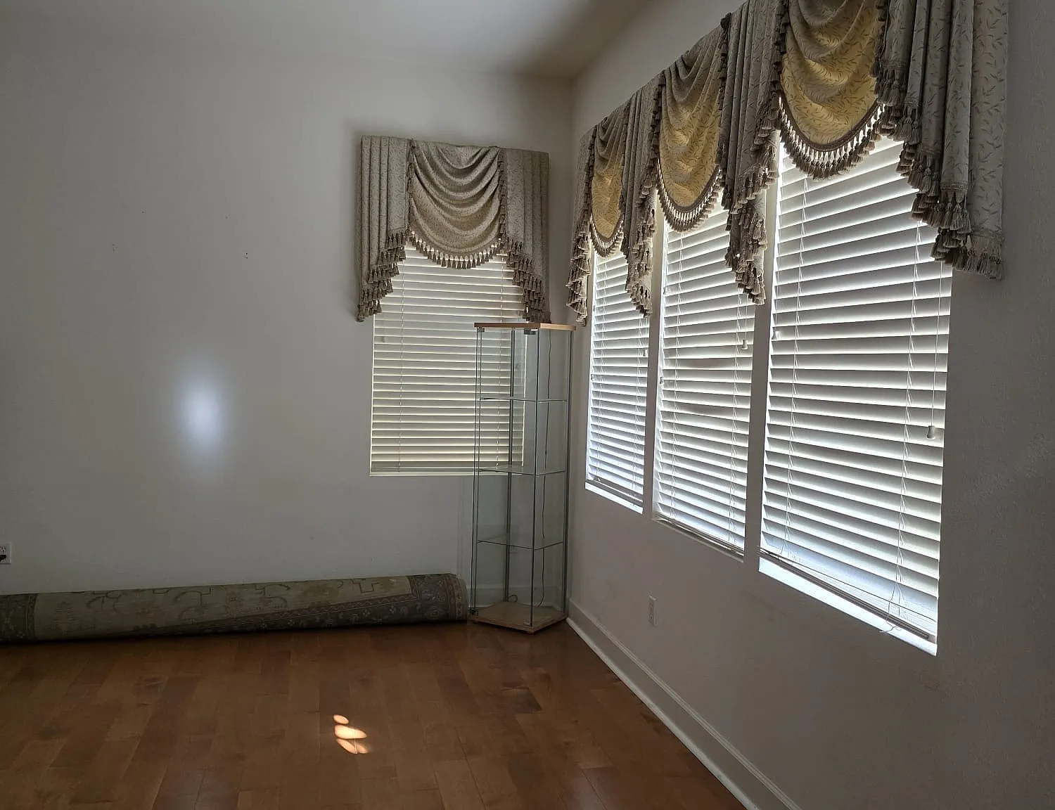 4 bed, 3.5 bath, 2468 sqft, $6,000 — Photo 3