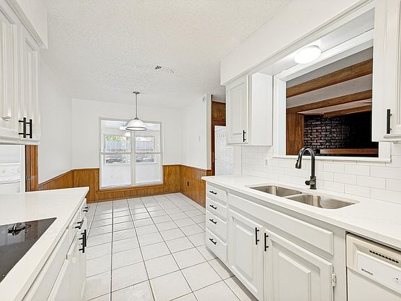 3rd image of 2517 Tanglewood Dr