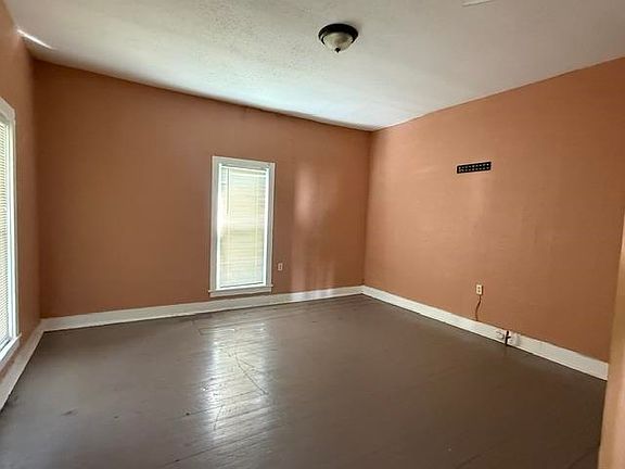 2nd image of 134 Tuxedo Dr