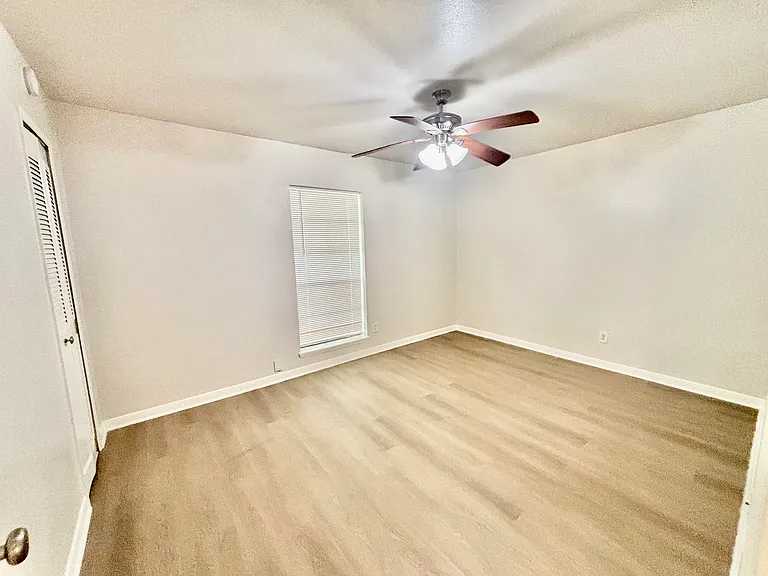 809 Cielo Vista Dr — Photo 15