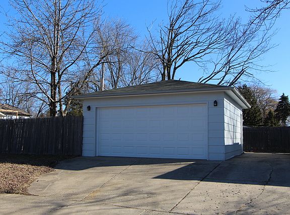 5th image of 3325 Winhaven Dr