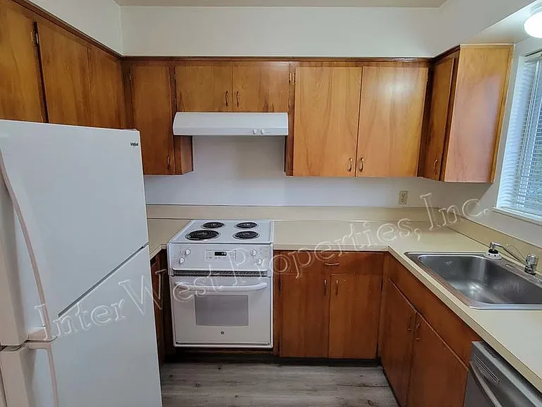 12175 SW Allen Blvd — Photo 3