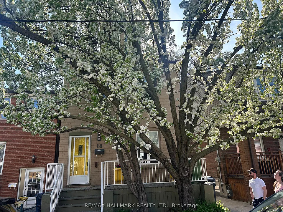 18 Pape Ave #UPPER