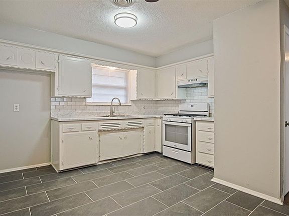 3rd image of 4731 SE 28th St