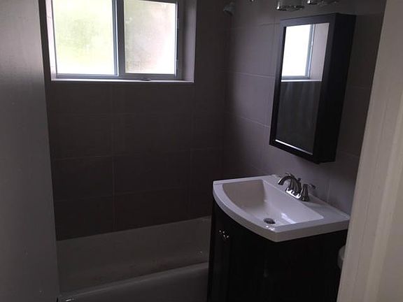 5th image of 537 NE 133rd St