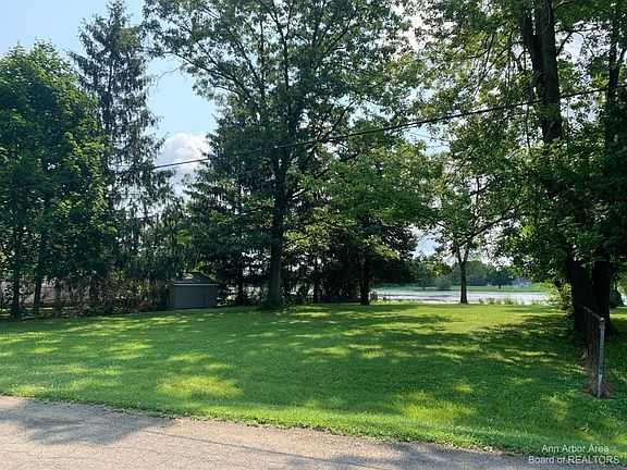 3rd image of 576 Norvell Beach Dr