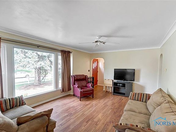 3rd image of 332 Lehman Ave