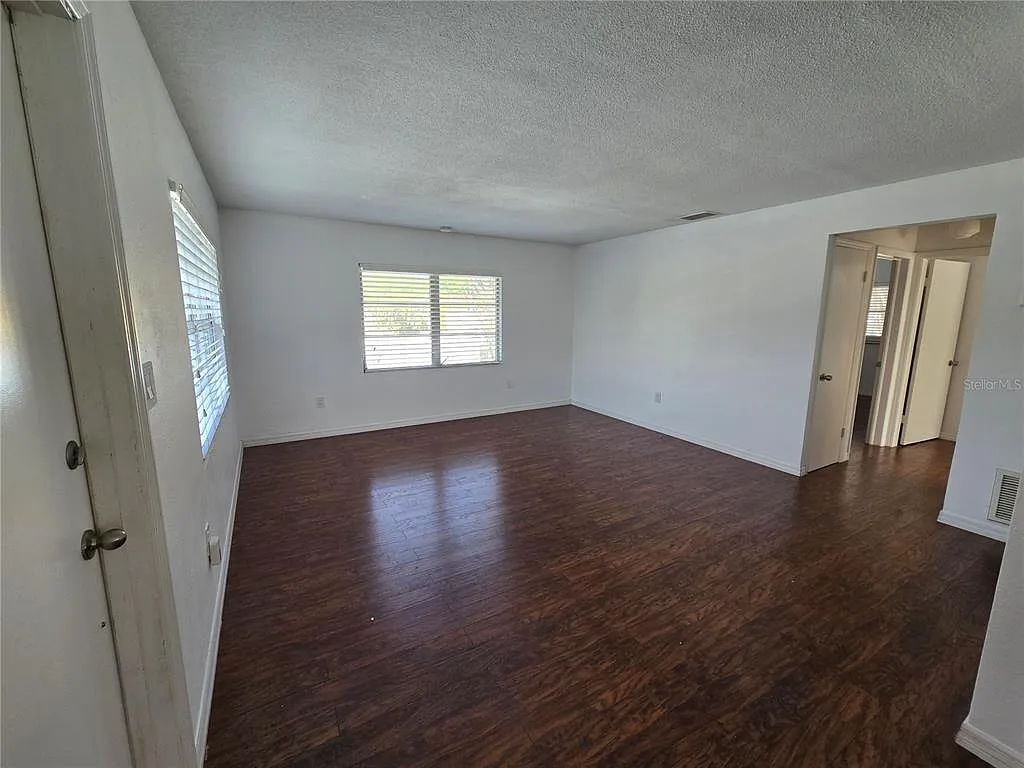 Building Photo - 609 Woodlawn Blvd #607