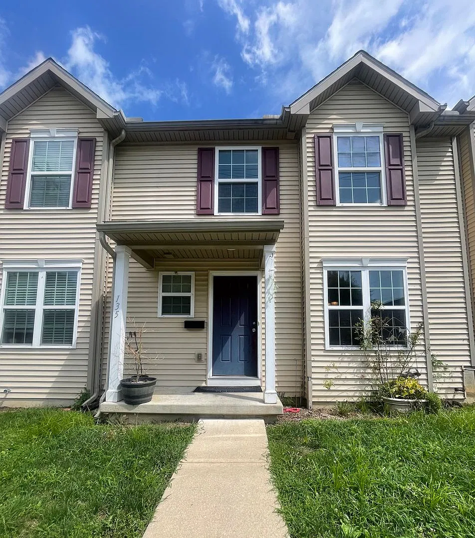 3 Bedroom 2.5 Bathroom — Photo 1