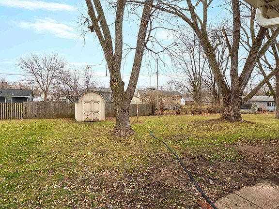 4th image of 2609 Magnolia Dr