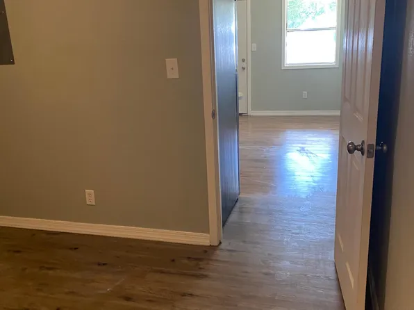2001 E Avenue A #8, Hooks, TX 75561