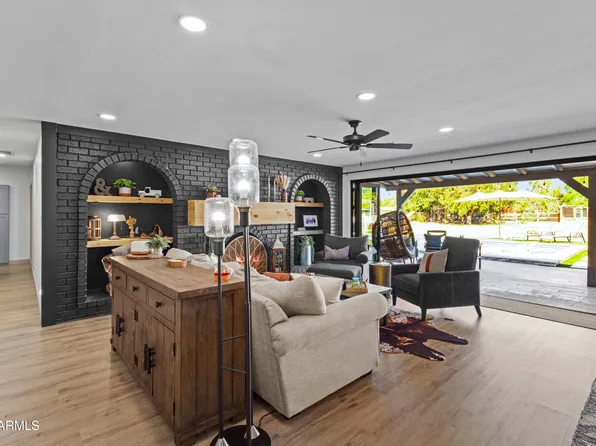 8134 W ACOMA Drive, Peoria, AZ 85381