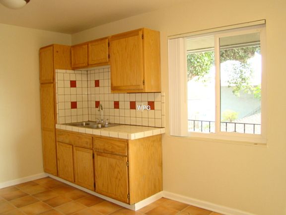 5th image of 611 Bryan Ave APT 4