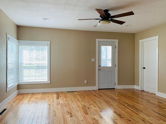 2nd image of 800 N Elm St
