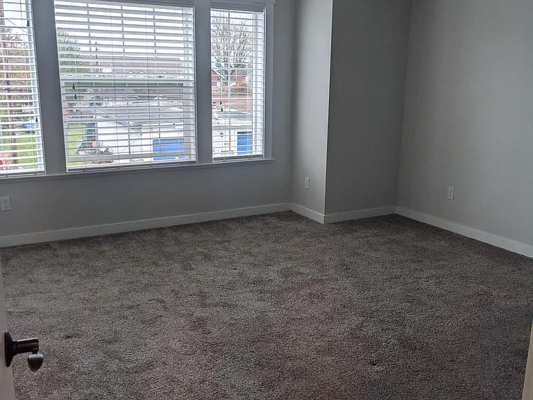 110 Lincoln Ave — Photo 15