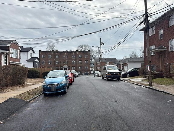 4th image of 9 Bachman Pl