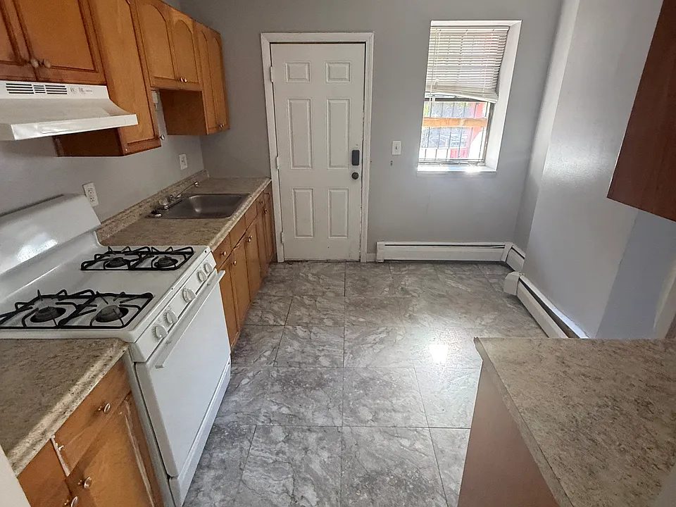 12 Congress St #102