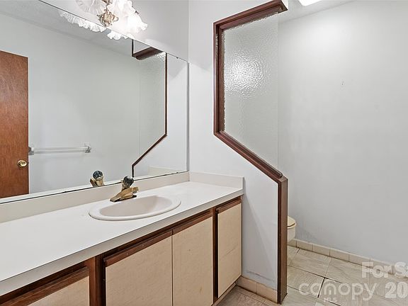 4th image of 99 Odonald Rd