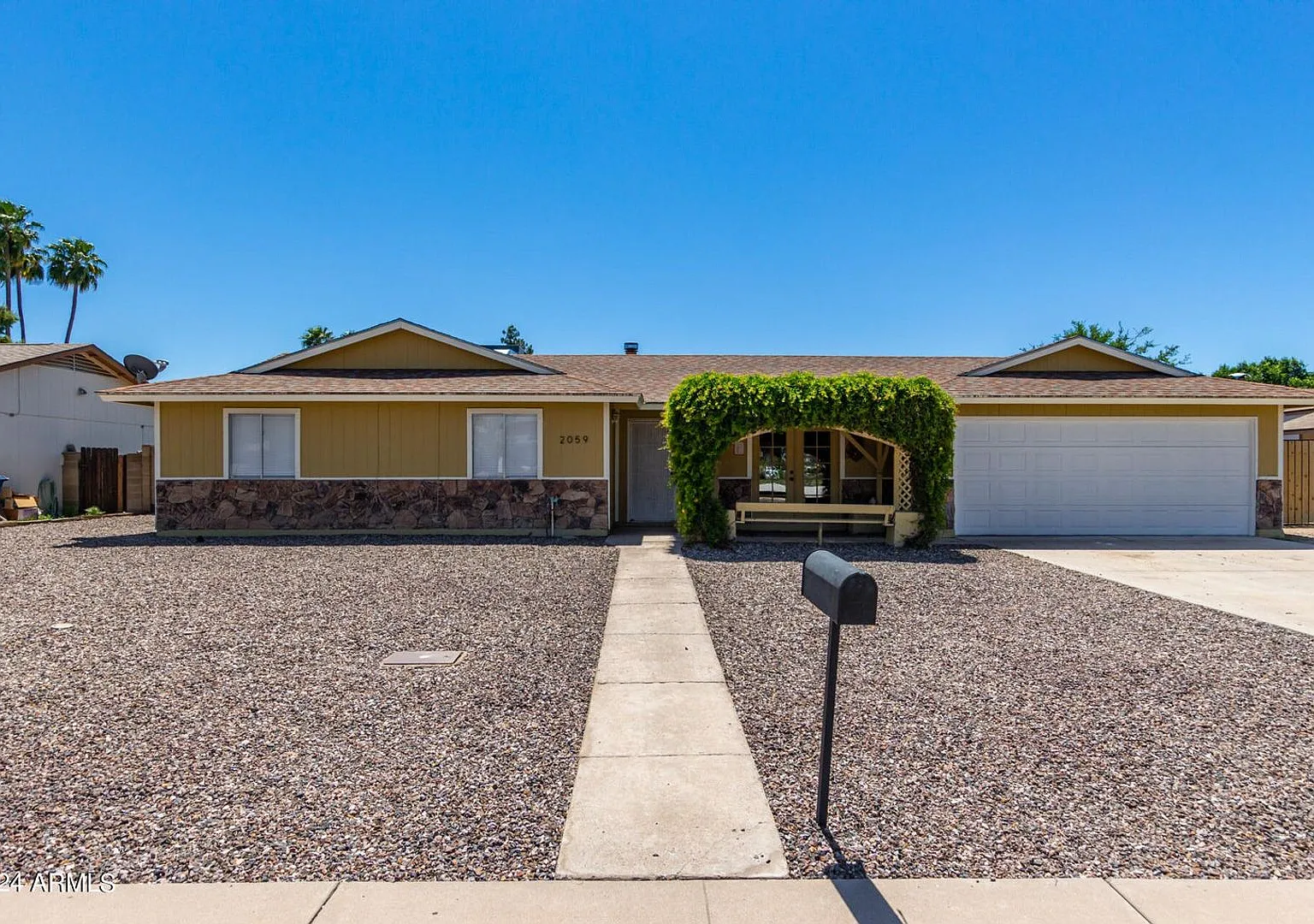 3 bed, 3 bath Mesa home — Photo 1