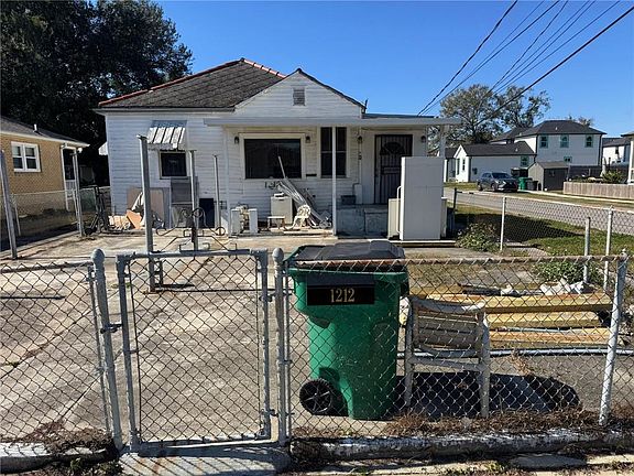 2nd image of 1212 Claiborne Dr