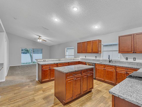 3rd image of 542 Maidenhair Ct