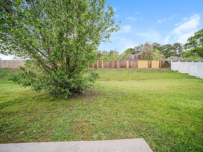 301 Othello Dr — Photo 17