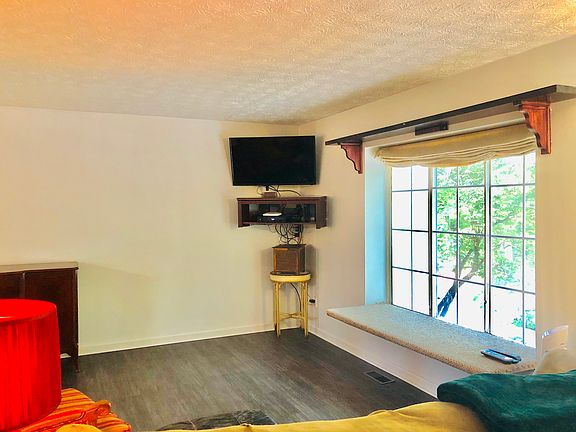 5th image of 115 Hembree Forest Cir