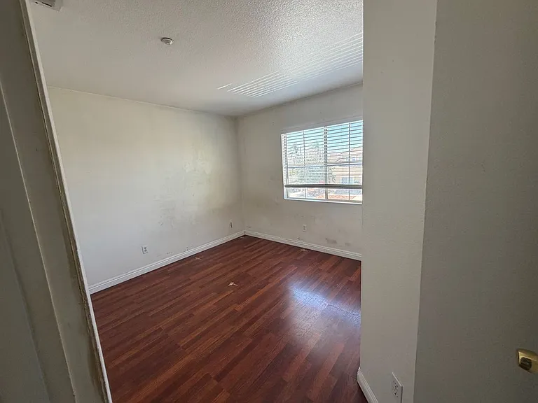 7622 Canberra Way — Photo 10
