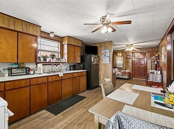 5th image of 721 Avenue F