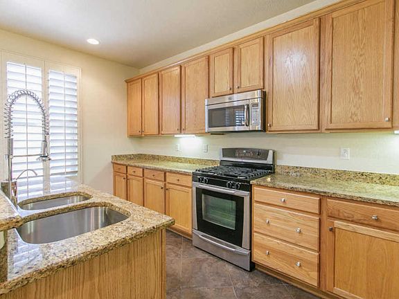 4th image of 9509 N 183rd Ln