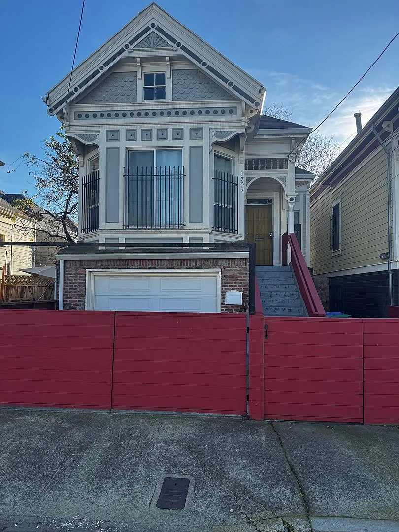 1709 Goss St photo 1