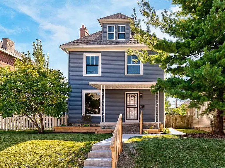 1348 Summit St — Photo 15