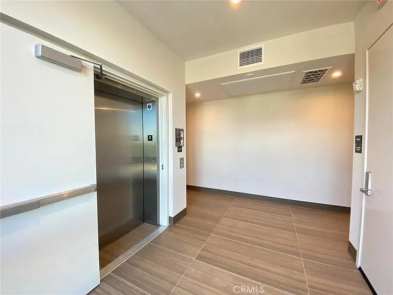 1110 Urbana St — Photo 5