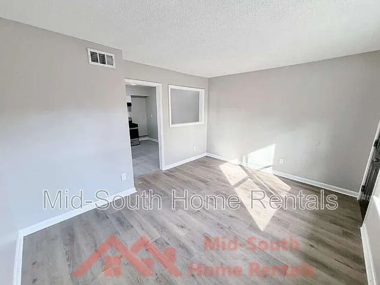 139 N Claybrook St #9 — Photo 6