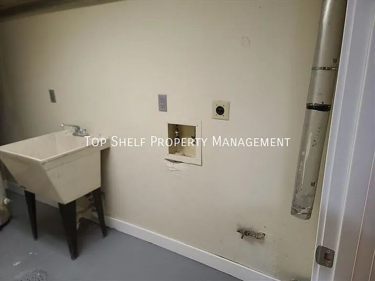 1322 Williams St — Photo 3