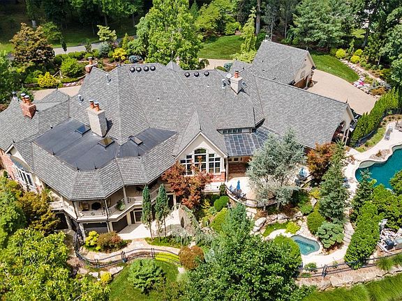 3rd image of 7 Twin Springs Ln
