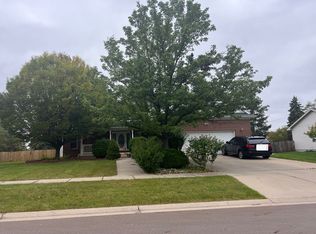 11017 Lochgreen Dr, Lansing, MI 48917