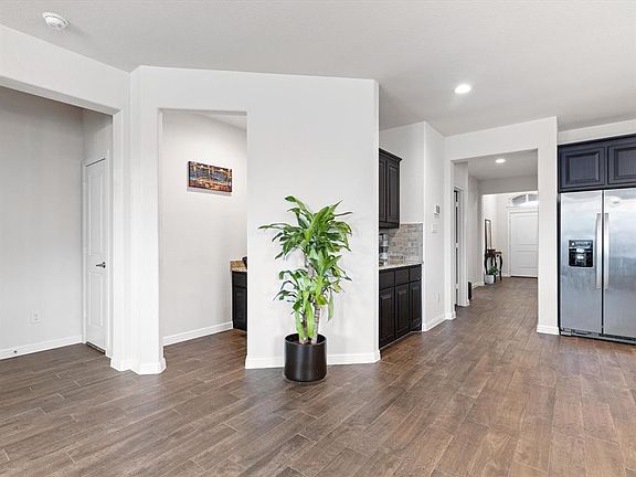 3rd image of 407 Skipper Ln