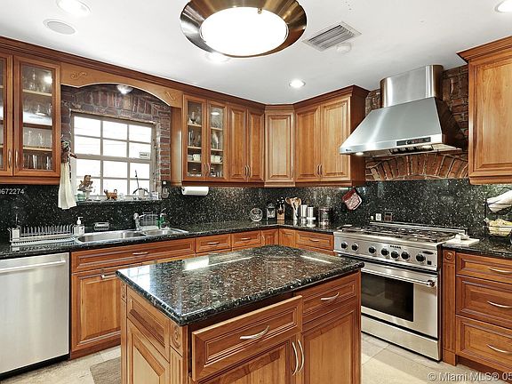 5th image of 20431 NE 22nd Pl