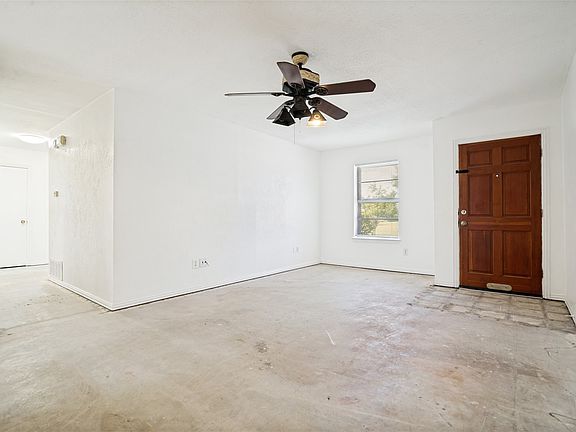 4th image of 6105 Country Corner Ln