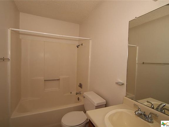 3rd image of 1604 Cedarhill Dr