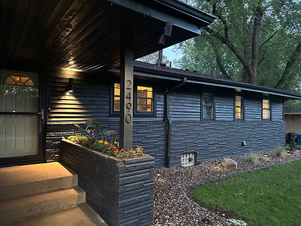 Entry way with garden bed.