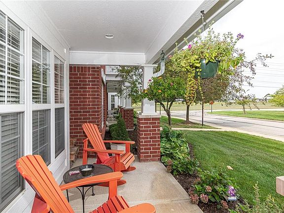 3rd image of 15554 Lockport Dr