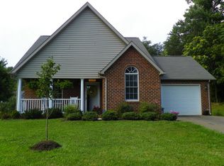 115 Pebble Rd, Martinsville, VA 24112