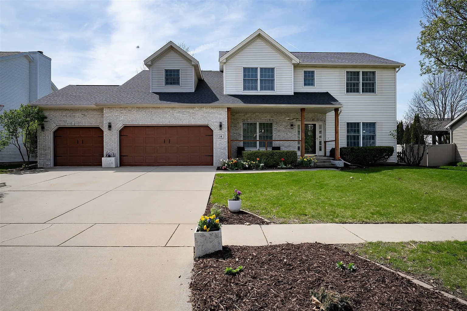 14 Paige Pl photo 1