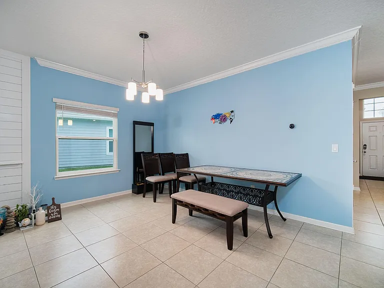10932 Haws Ln — Photo 12