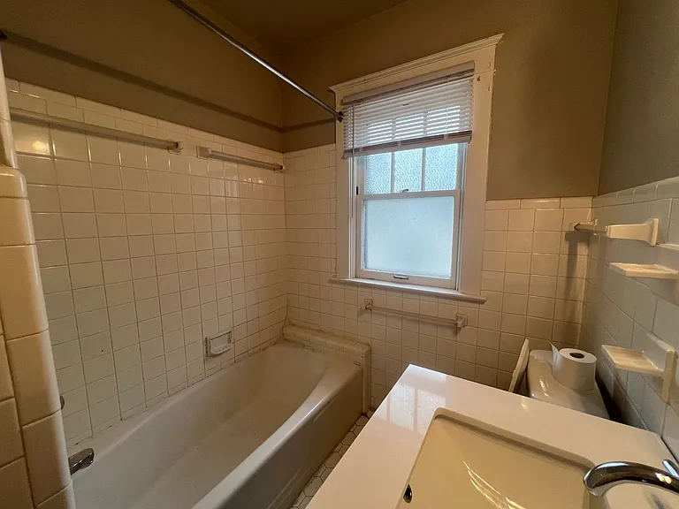 1229 Eastern Pkwy — Photo 12