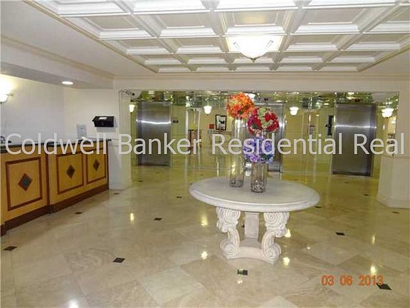 2nd image of 1000 Parkview Dr APT 721