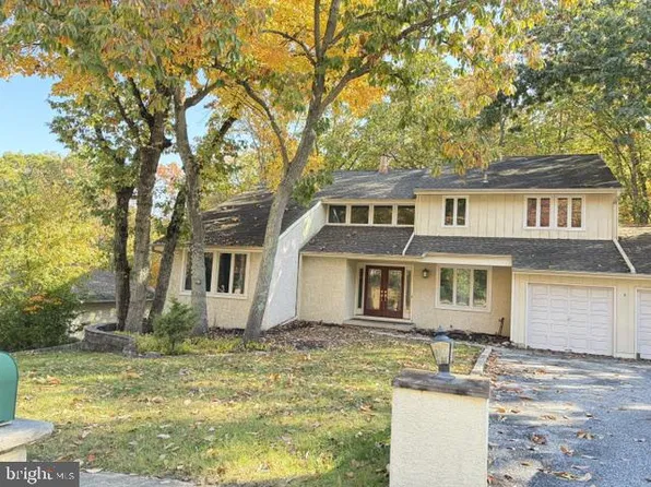 5 Foxcroft Ct, Voorhees, NJ 08043