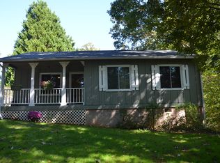 4035 Warren Rd, Flowery Branch, GA 30542